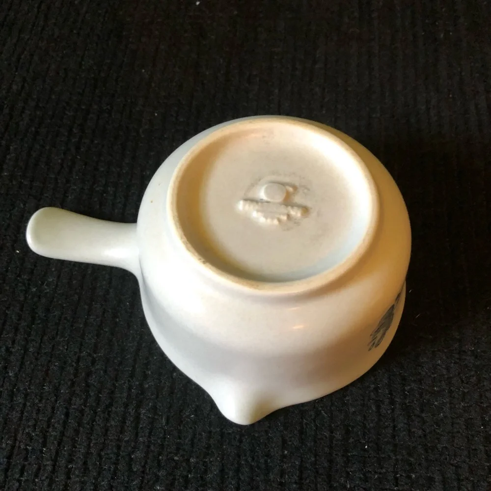 11026 Pfaltzgraff VINTAGE Stoneware Yorktowne Sauce Spout small bowl USA Blue
